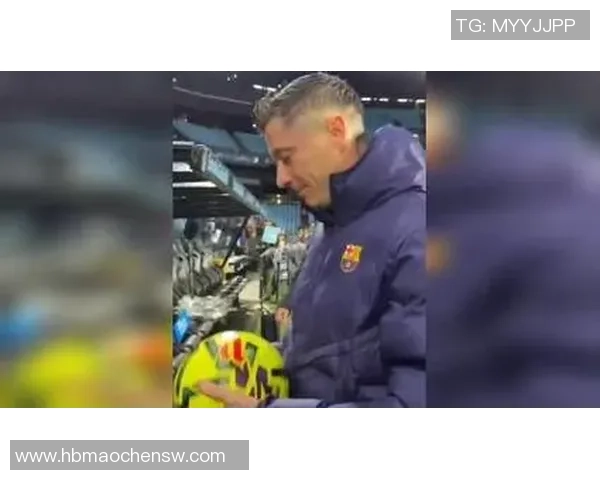 足球明星与记者的浪漫邂逅背后故事揭秘视频曝光引发热议