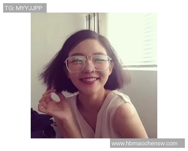 足球明星女友吉吉的魅力生活揭秘与甜蜜爱情故事分享 足球明星女友吉吉的魅力生活揭秘与甜蜜爱情故事分享